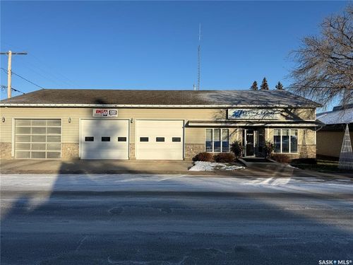 205 1st Ave W, Saint Walburg, SK, S0M2W0 | Card Image