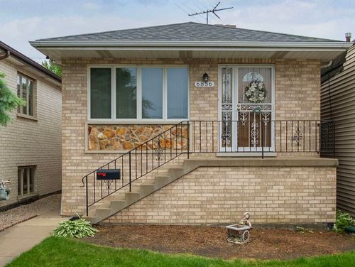 6856 W Montrose Ave, Harwood Heights, IL, 60706-7192 | Card Image