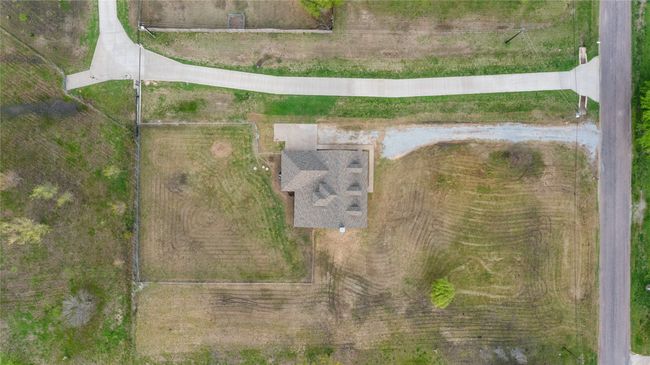 392 Old Highway 6, House other with 3 bedrooms, 2 bathrooms and null parking in Howe TX | Image 29