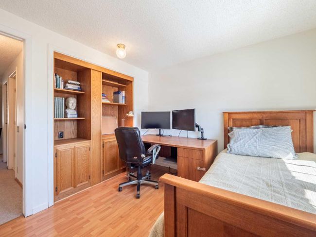 393 Point Mckay Gardens Nw, Home with 3 bedrooms, 2 bathrooms and 2 parking in Calgary AB | Image 25