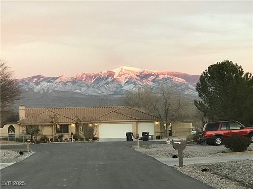 511 Tomahawk Ct, Pahrump, NV, 89060-1807 | Card Image
