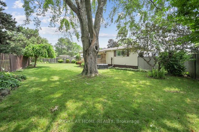 12 Eldon Crt, House other with 3 bedrooms, 2 bathrooms and 4 parking in Brampton ON | Image 35