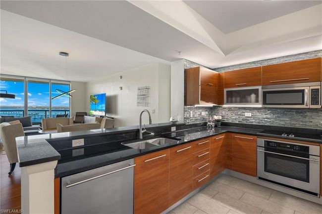 APT-2907 - 3000 Oasis Grand Blvd, Condo with 3 bedrooms, 3 bathrooms and 1 parking in FORT MYERS FL | Image 5