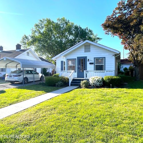 806 Radford Pl, Knoxville, TN, 37917-4338 | Card Image