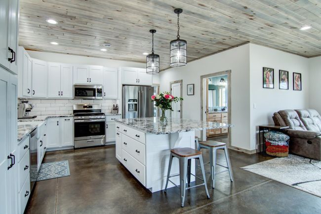 Great home to entertain with large center island and open floor plan! | Image 7