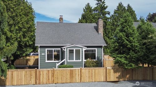 11556 17th Avenue Ne, Seattle, WA, 98125 | Card Image