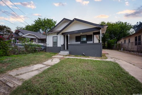 1731 Hays St, San Antonio, TX, 78202-1504 | Card Image