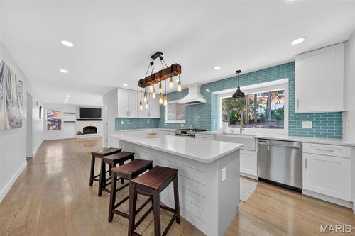 107 Falmouth Dr, Ballwin, MO, 63011-3311 | Card Image