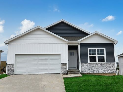 2775 Cecelia Drive, Hiawatha, IA, 52233 | Card Image