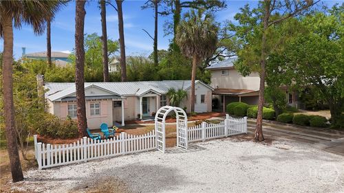607 Jones Ave, Tybee Island, GA, 31328-9600 | Card Image
