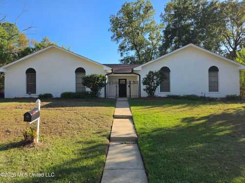 325 Post Oak Rd, Jackson, MS, 39206-3124 | Card Image