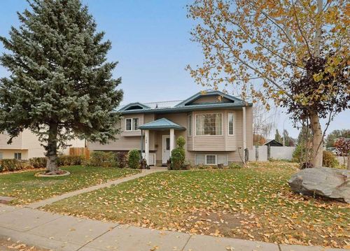144 Upland Blvd, Brooks, AB, T1R0R3 | Card Image