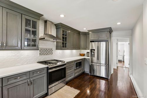 76 Highfield Ave, Port Washington, NY, 11050-1840 | Card Image