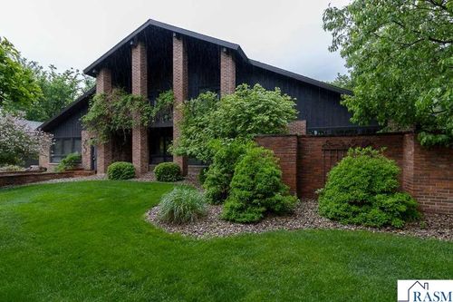 710 Summit Ave, New Ulm, MN, 56073-3329 | Card Image