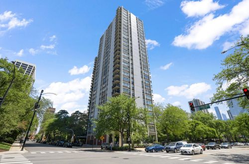 2004-1360 Sandburg Ter, Chicago, IL, 60610-7906 | Card Image