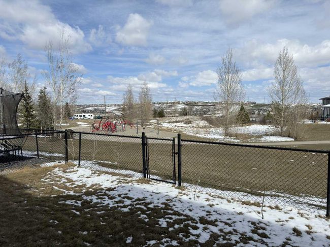 119 Kinlea Link Nw, Home with 6 bedrooms, 3 bathrooms and 4 parking in Calgary AB | Image 3