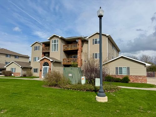 unit-1-2706 Triple Crown Ln, Iowa City, IA, 52240-7252 | Card Image