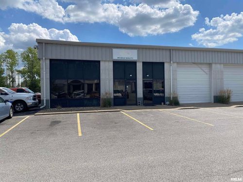 5107C Tremont Ave, Davenport, IA, 52807-1015 | Card Image