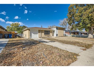 3055 Carson St, House other with 3 bedrooms, 1 bathrooms and null parking in Aurora CO | Image 2