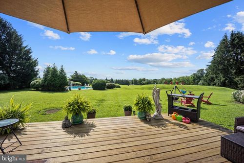 215 E Dark Hollow Rd, PIPERSVILLE, PA, 18947-9319 | Card Image