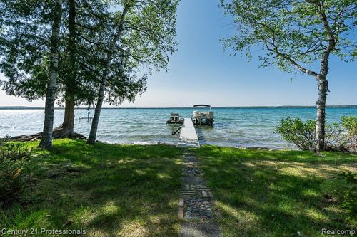 107 Treasure Island Rd, Roscommon, MI, 48653-8734 | Card Image