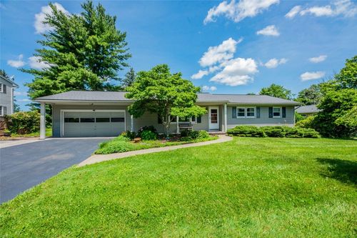 40 Rolling Hill Dr, Fairport, NY, 14450-9326 | Card Image