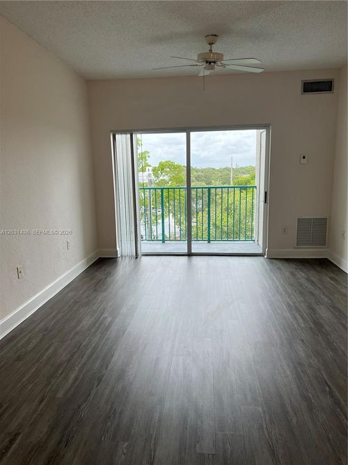 545-6001 Sw 70th St, South Miami, FL, 33143-3430 | Card Image