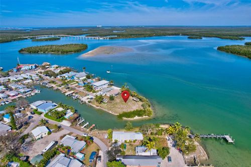 105 Bayshore Way, GOODLAND, FL, 34140 | Card Image