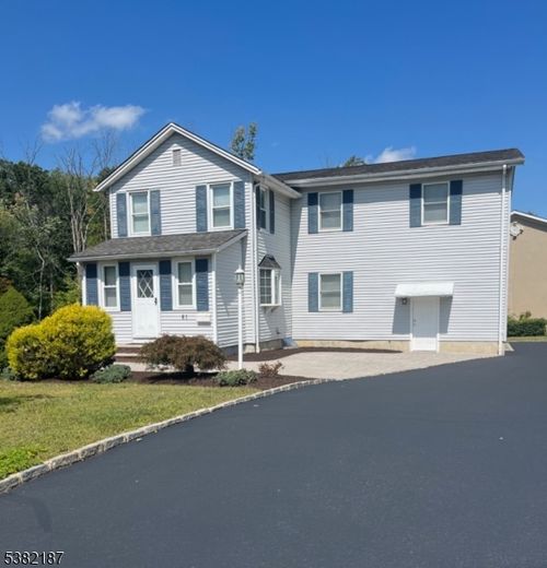 61 Troy Rd, East Hanover, NJ, 07936-1426 | Card Image