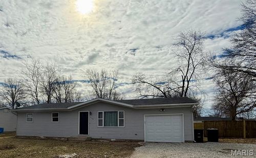 710 Field St, Altamont, IL, 62411-1612 | Card Image