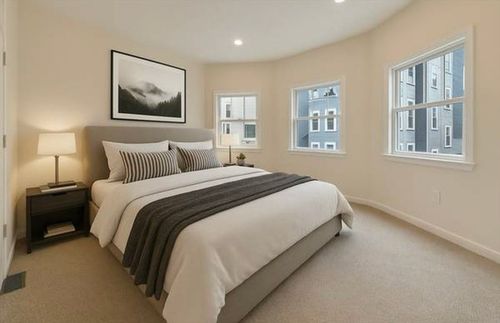 apt-1-39 Middle St, Boston, MA, 02127-7819 | Card Image