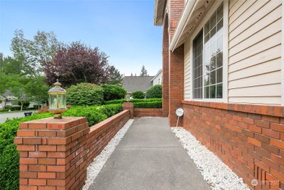 From the driveway to the porte-cochere | Image 3