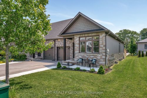 40 Curtis St, Picton, ON, K0K2T0 | Card Image