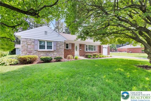 3032 W Woodlawn St, Allentown, PA, 18104-2825 | Card Image