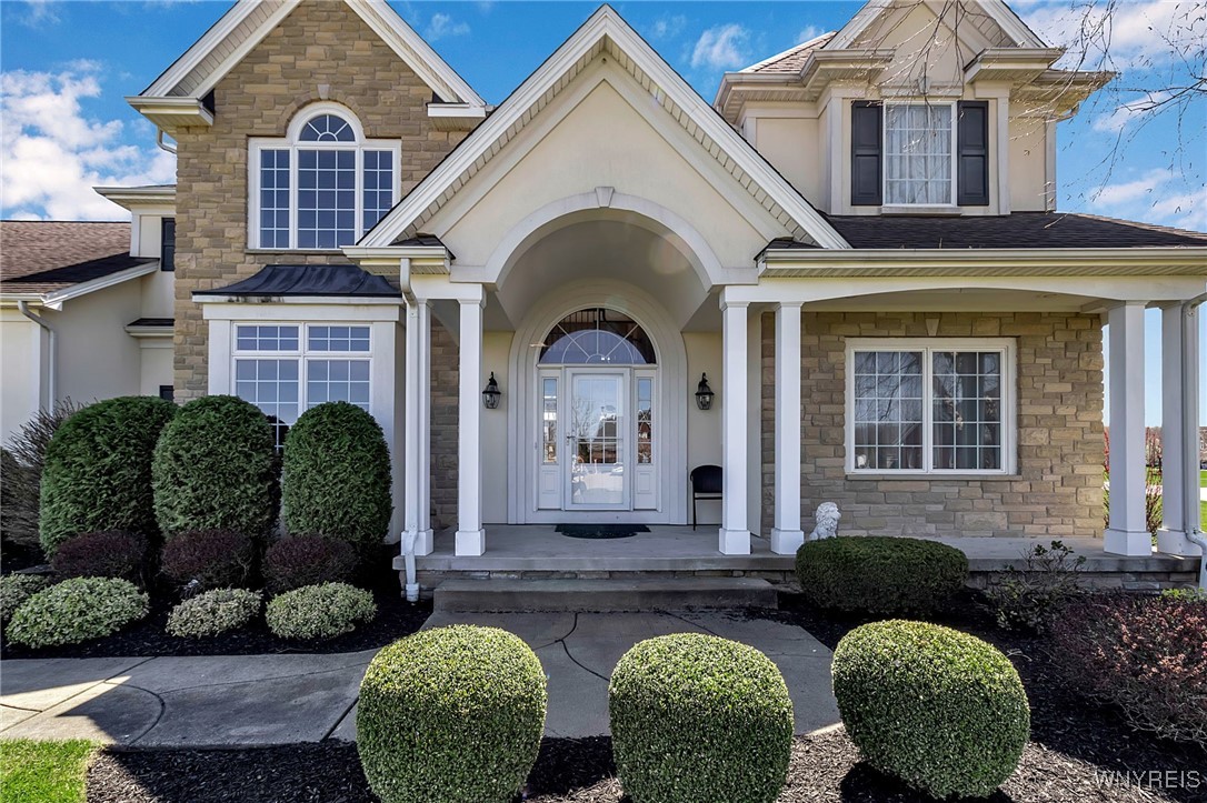 Edgewater Cir, North Tonawanda, NY 14120