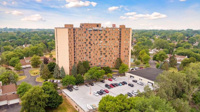 Lots of free parking spots for you and your guests. | Image 50