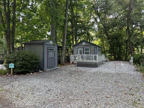 527 Hidden Valley Rd, Cleveland, GA, 30528-2104 | Card Image