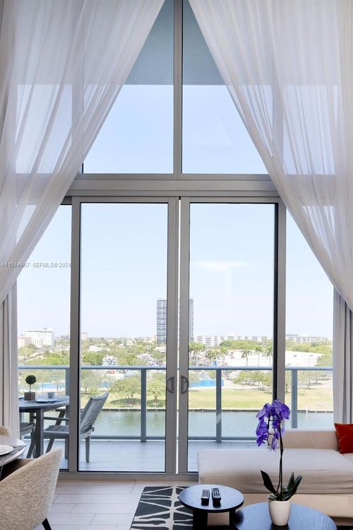 r504-4010 S Ocean Dr, Hollywood, FL, 33019-3063 | Card Image