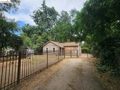 3249 B St, Sacramento, CA, 95816-3324 | Card Image