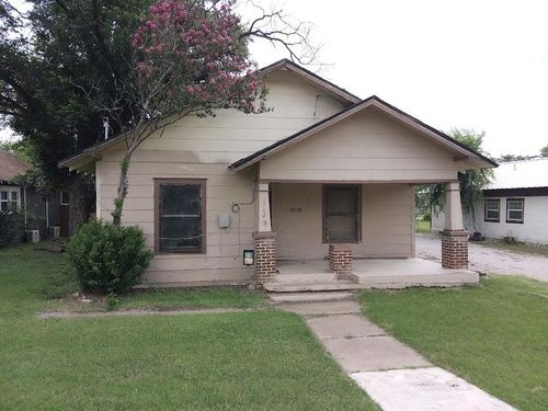 1512 4th St, Brownwood, TX, 76801-4431 | Card Image