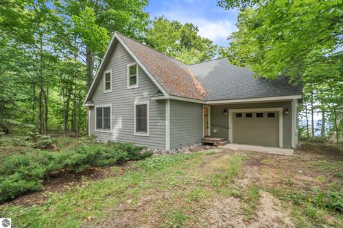 12271 N Island View Dr, Northport, MI, 49670-9317 | Card Image