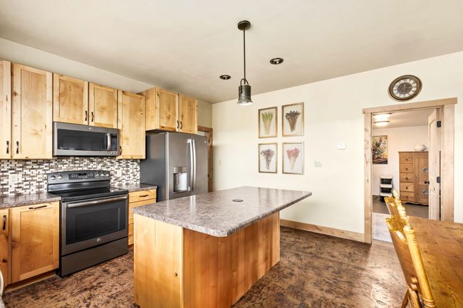 Knotty alder kitchen | Image 35