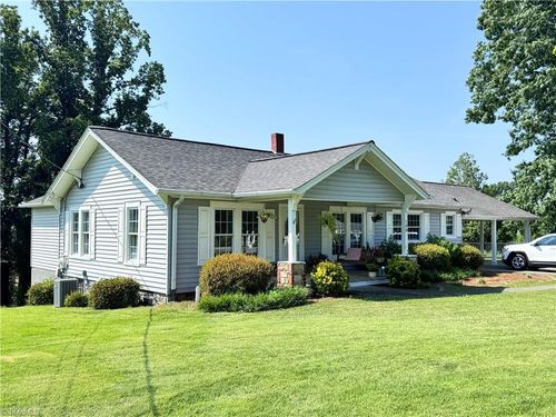 108 Triplett St, Jonesville, NC, 28642-2330 | Card Image