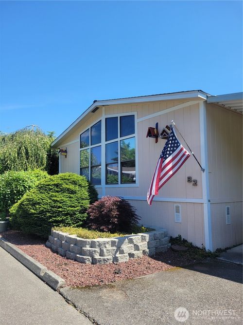 82-1427 100th St Sw, Everett, WA, 98204-1104 | Card Image