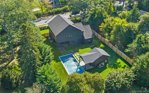 685 Springs Fireplace Rd, East Hampton, NY, 11937-1733 | Card Image