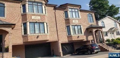 134 E Palisades Blvd, Palisades Park, NJ, 07650-2235 | Card Image