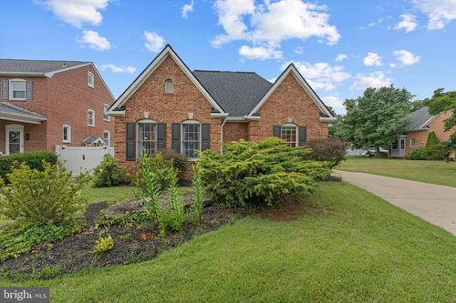 687 Woodland Ave, WINCHESTER, VA, 22601-5614 | Card Image