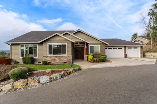 2351 Robertson Crst, Grants Pass, OR, 97527-5098 | Card Image