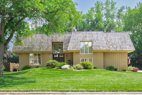 1050 Overlook Rd, Mendota Heights, MN, 55118-3653 | Card Image