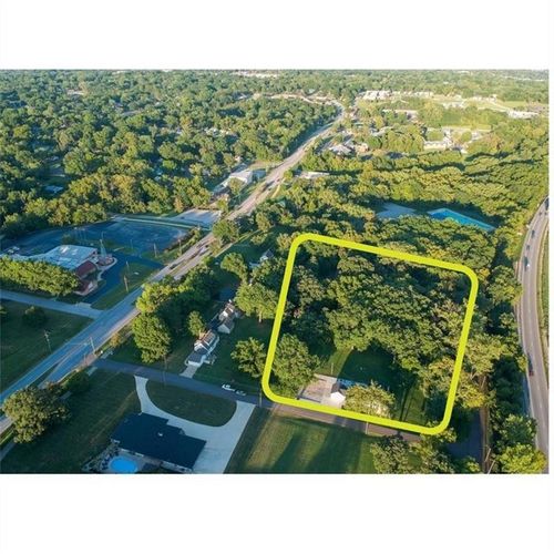 900 Ne 47th St, Kansas City, MO, 64116-1967 | Card Image
